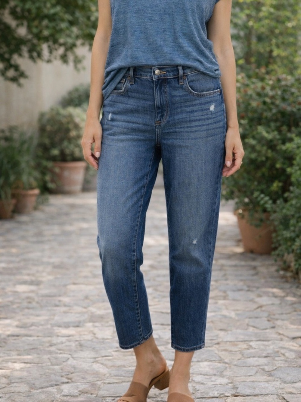 Sonoma Boyfriend Jeans Medium Blue Wash with Distressing High Rise Size 4